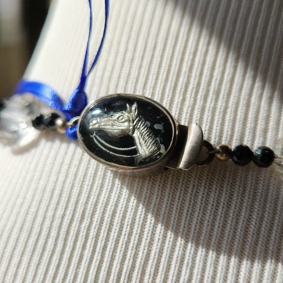 Black and White Necklace - Picture 4 of 5